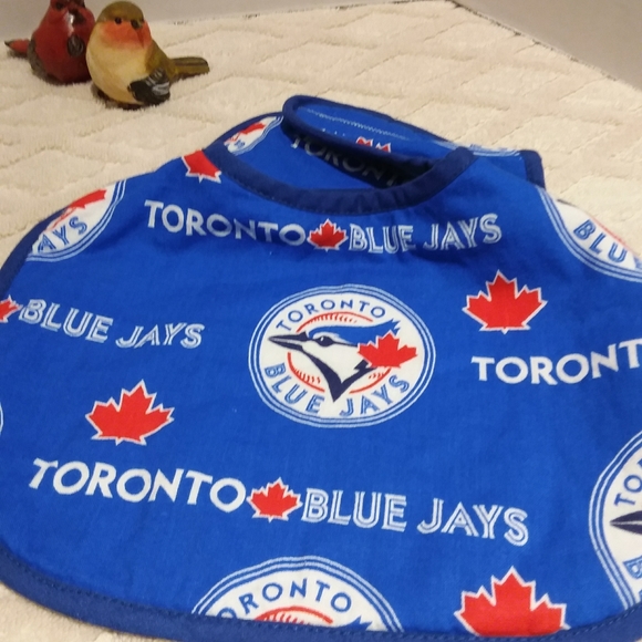 🍒2/15  🌟Host Pick💖Two bibs - Picture 3 of 3